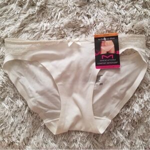 Maidenform deadstock silkies off white bikini panties No lines no show panty